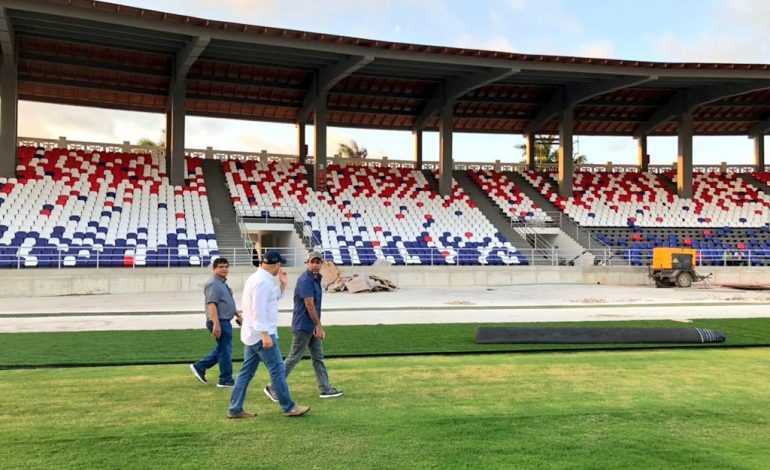 Stoichkov y Cavenaghi, en partido para reinaugurar estadio Romelio Martínez